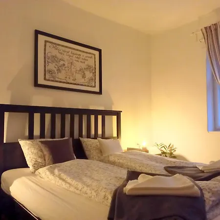 Lankas Vendeghaz - * Hollókő