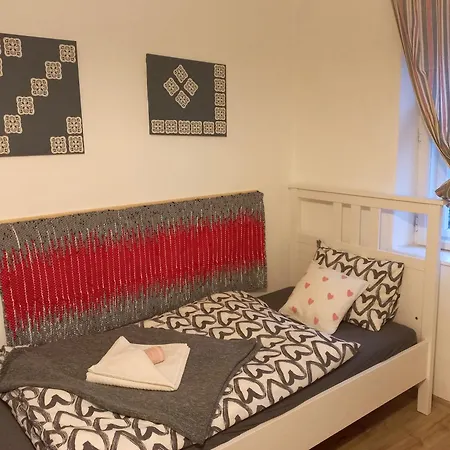 Lankas Vendeghaz - Hollókő