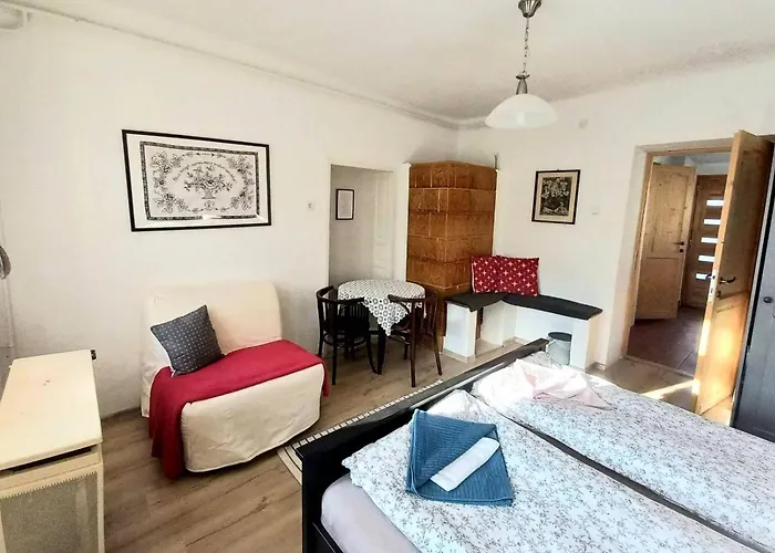 Lankas Vendeghaz - Holloko