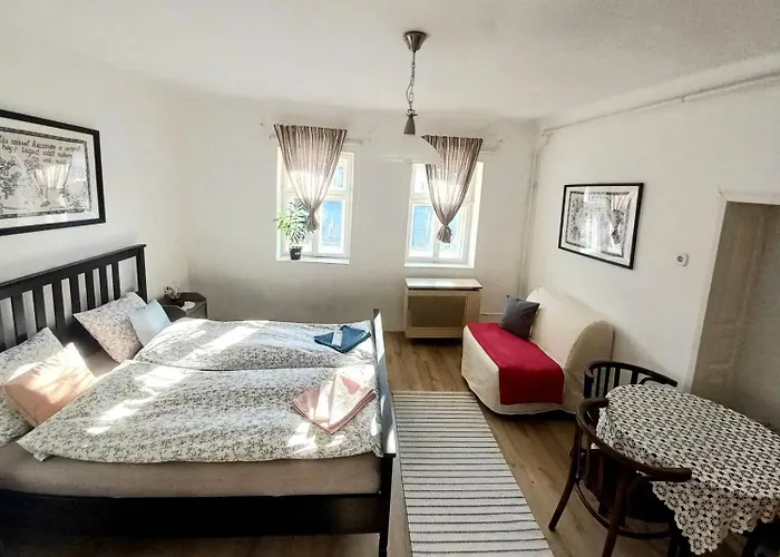 Lankas Vendeghaz - Holloko